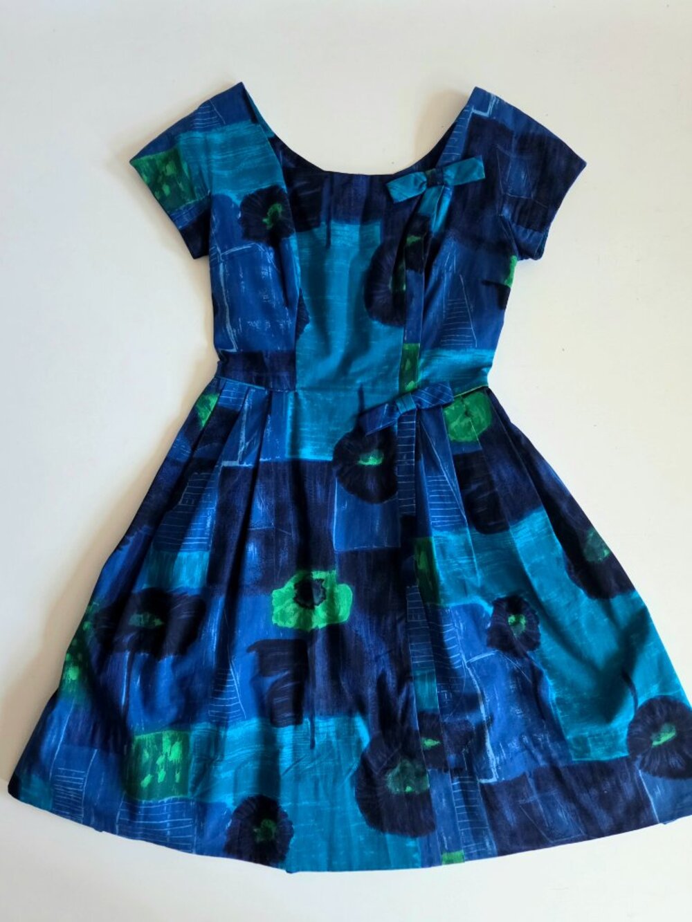 Vintage After Dark Blue Painterly Print Sweetheart Neckline Dress Bow Accents.